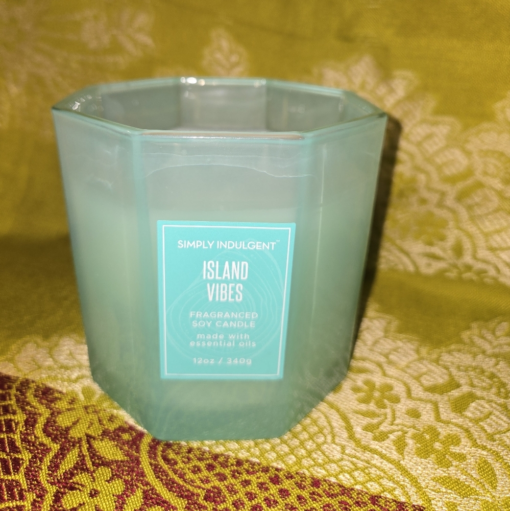 Island Vibes Green Candle